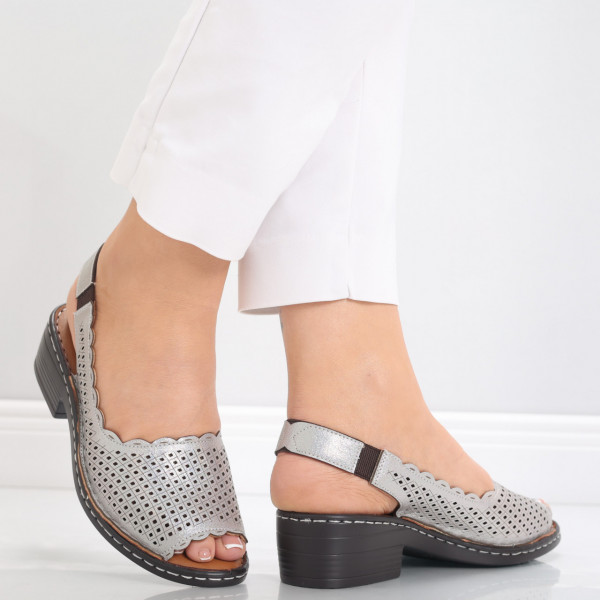 Дамски сандали с ток в сиво от екологична кожа Narisa