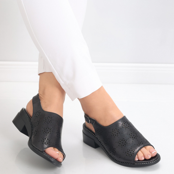 Дамски черни сандали с ток от еко кожа Valita