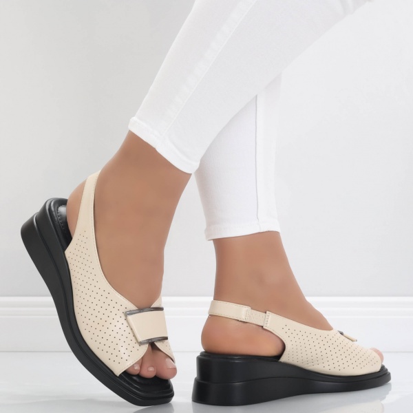 Дамски сандали на платформа Maerin Beige от екологична кожа