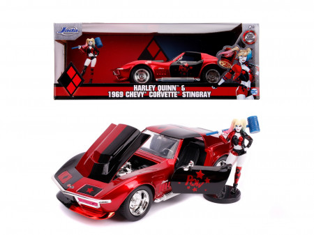 MASINUTA DIN METAL HARLEY QUINN 1969 CHEVY CORVETTE SCARA 1:24 - Img 3