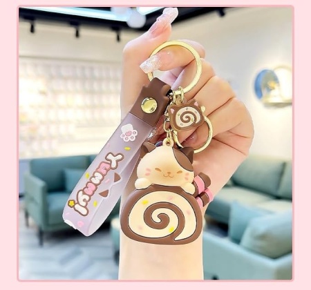 Pandantiv / Breloc Adorabil pentru Geantă și Cheie cu Pisicuță Kawaii și Ruladă Roz-Maro tip Swiss Roll, Accesoriu Decorativ Din PVC Flexibil - Img 3