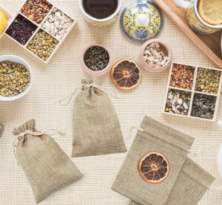 Set 30 Săculeți din Iută Naturală 10 x 15 cm, Săculeți Cadou cu Șnur Textil, Reutilizabili, pentru Bijuterii, Calendar Advent, Proiecte DIY, Nunți și Crăciun - Img 9