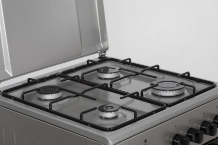 Aragaz pe gaz Heinner HFSC-SME50SL, 50X50 cm, 4 arzatoare, suport email, capac metalic, dispozitiv de siguranta plita si cuptor, usa cuptor cu geam dublu, duze GPL incluse, tava si gratar cromat, culoare Argintiu - Img 4