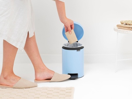 Coș de gunoi cu pedală Brabantia NewIcon, capacitate 5L, închidere silențioasă Soft-Close, găleată interioară detașabilă, Dreamy Blue (Albastru) - Img 4