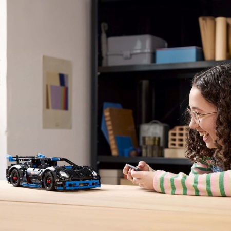 LEGO TECHNIC MAȘINA DE CURSE PORSCHE GT4 E-PERFORMANCE 42176 - Img 3