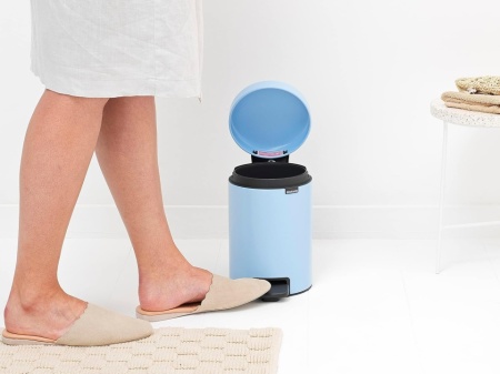 Coș de gunoi cu pedală Brabantia NewIcon, capacitate 5L, închidere silențioasă Soft-Close, găleată interioară detașabilă, Dreamy Blue (Albastru) - Img 8