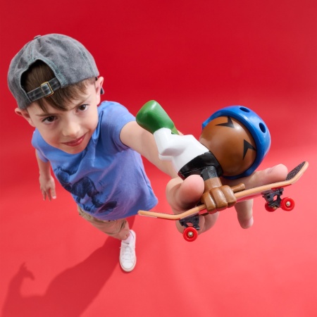 TECH DECH SK8 CREW PACHET 2 SETURI PLACA SI FIGURINA 9.6CM SAPCA NEAGRA SI CASCA ALBASTRA - Img 3