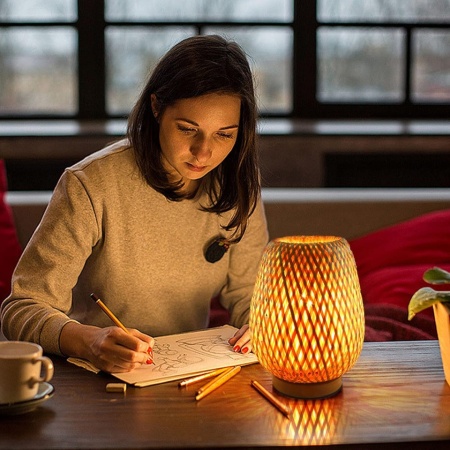 Lampă de Masă Small Boho din Bambus Împletit Manual, Bază din Lemn, Soclu E27, Veioză Decorativă pentru Dormitor și Living, 25 cm - Img 4