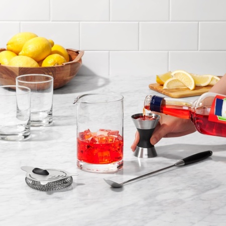 Pahar Dublu de Măsurat pentru Cocktailuri (Jigger) OXO Steel din Oțel Inoxidabil, Măsurători Gravate cu Laser pe Ambele Părți (1/4 oz până la 1 1/2 oz), Inel Central Antiderapant Soft-Grip, Compatibil cu Mașina de Spălat Vase, Inox Argintiu - Img 2