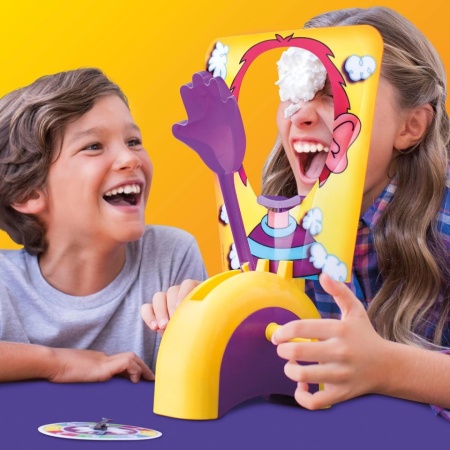 Joc de Societate Hasbro Gaming Pie Face, Joc Amuzant cu Frișcă pentru Familie și Copii 5+ Ani, Joc de Petrecere 2+ Jucători - Img 6
