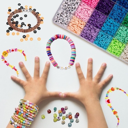 Kit Complet pentru Creare Brățări și Coliere din Mărgele de Lut Fimo (6084 Piese), Set DIY pentru Bijuterii cu Litere și Pandantive, Cadou Creativ pentru Fete - Img 6