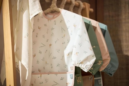 Bavetă Impermeabilă cu Mâneci Jollein Miffy &amp; Snuffy, Model Măsliniu / Olive, Protecție Completă pentru Copii - Img 4