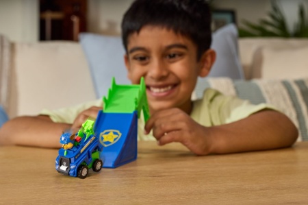 PATRULA CATELUSILOR FILMUL CU DINOZAURI SET VEHICUL CU RAMPA SI FIGURINA CHASE - Img 3