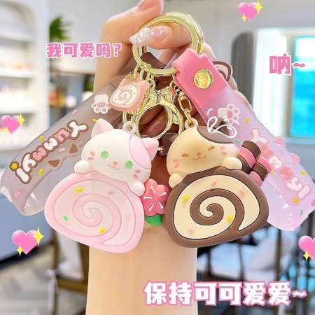 Pandantiv / Breloc Adorabil pentru Geantă și Cheie cu Pisicuță Kawaii și Ruladă Roz-Maro tip Swiss Roll, Accesoriu Decorativ Din PVC Flexibil - Img 5