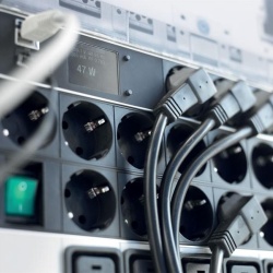 BM PDU 1U 8 SCH PVC 2M GRI - Img 4
