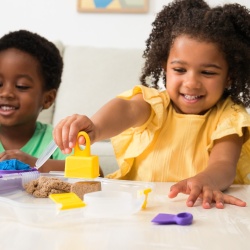 KINETIC SAND SET GEANTA PENTRU PLAJA VARIETY CASE - Img 2