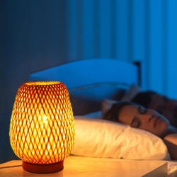 Lampă de Masă Small Boho din Bambus Împletit Manual, Bază din Lemn, Soclu E27, Veioză Decorativă pentru Dormitor și Living, 25 cm - Img 3