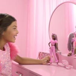 BARBIE DELUXE STYLE PAPUSA BARBIE CU SALOPETA ROZ SI PAR IMPLETIT - Img 3