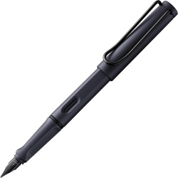 Stilou LAMY Safari Steel Black (Negru Mat), Zonă de Prindere Ergonomică, Peniță din Oțel Lustruit Mărimea M, Clemă Iconică Flexibilă, Cartuș de Cerneală Albastră LAMY T 10 inclus, Ideal pentru Școală, Birou și Caligrafie