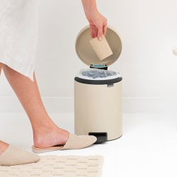Coș de gunoi cu pedală Brabantia NewIcon, capacitate 5L, închidere silențioasă Soft-Close, găleată interioară detașabilă, Dreamy Crem - Img 7