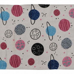 Covor copii printat Planete 90x130 cm, 100% bumbac, densitate 850 GSM, spate anti-alunecare