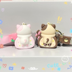 Pandantiv / Breloc Adorabil pentru Geantă și Cheie cu Pisicuță Kawaii și Ruladă Roz-Maro tip Swiss Roll, Accesoriu Decorativ Din PVC Flexibil - Img 6