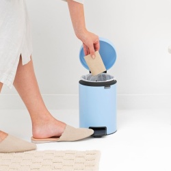 Coș de gunoi cu pedală Brabantia NewIcon, capacitate 5L, închidere silențioasă Soft-Close, găleată interioară detașabilă, Dreamy Blue (Albastru) - Img 4