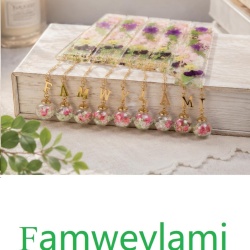 Semn de Carte Personalizat cu Inițiala „M” Aurie, Pandantiv Fosforescent Luminescent în Întuneric, Lucrat Manual, Cutie Cadou Inclusă, Cadou pentru Iubitori de Cărți, Profesori, Mame - Img 2
