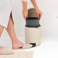 Coș de gunoi cu pedală Brabantia NewIcon, capacitate 5L, închidere silențioasă Soft-Close, găleată interioară detașabilă, Dreamy Crem - Img 8