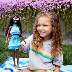 BARBIE TRAVEL PAPUSA BARBIE ANIVERSARE 50 DE ANI MALIBU BRUNETA - Img 3