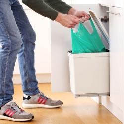 Saci menajeri colorati cu manere Fino, 35L, 30 bucati - Img 3