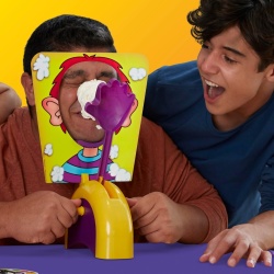 Joc de Societate Hasbro Gaming Pie Face, Joc Amuzant cu Frișcă pentru Familie și Copii 5+ Ani, Joc de Petrecere 2+ Jucători - Img 3