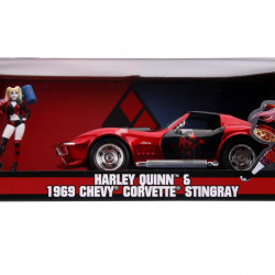 MASINUTA DIN METAL HARLEY QUINN 1969 CHEVY CORVETTE SCARA 1:24