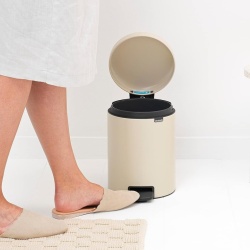 Coș de gunoi cu pedală Brabantia NewIcon, capacitate 5L, închidere silențioasă Soft-Close, găleată interioară detașabilă, Dreamy Crem - Img 6