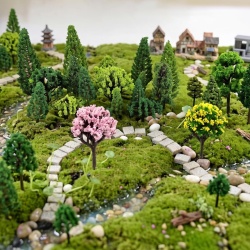 Set 30 Copaci Miniaturali pentru Machete și Diorame, Vegetație Artificială pentru Modelism Feroviar, Peisagistică Arhitecturală, Proiecte Școlare și Jocuri Wargame - Img 7