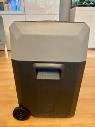 49 litre cooler with LG 12/24/230V compressor, handle and integrated transport wheels - Img 3