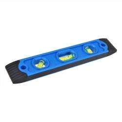 Magnetic levelling pole for caravans or motorhomes