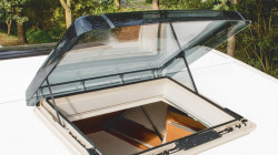 60 x 90 cm hatch REMItop Vario II, opening by crank handle - Img 3