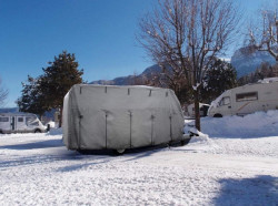 Brunner caravan cover made of 4-layer SFS polypropylene, breathable and UV resistant - Img 3