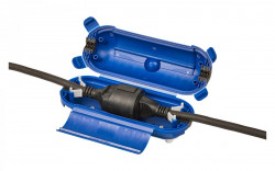 Protection box for connecting Schuko type cables