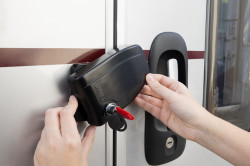 Safety lock "Fiamma Safe Door" with inside fixing, BLACK - Img 5