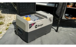 29 litre cooler with LG 12/24/230V compressor, handle and integrated transport wheels - Img 7