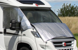 UV-stabilised insulating film for outdoor thermal protection in extreme conditions