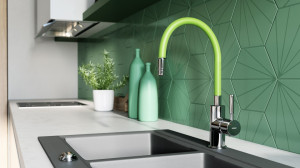 Set Chiuveta Ferro Mezzo II 1 Cuva si Picurator 780x480 mm, nisip si Baterie Ferro Zumba - baterie stativa bucatarie cu pipa flexibila, verde - Img 2