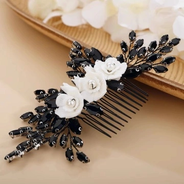 Accesoriu par cu pietre negre si flori albe