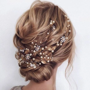 Golden hair accessory with leaves, flowers and pearls, Daya