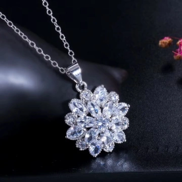 Set bijuterii cu pietre din zirconiu