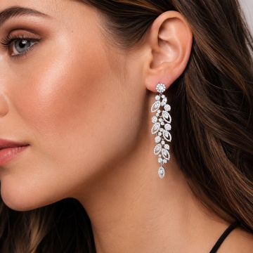 Cercei lungi eleganti cu zirconiu cubic