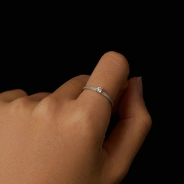 Inel din argint cu diamant moissanite