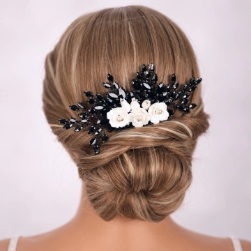 Accesoriu par cu pietre negre si flori albe